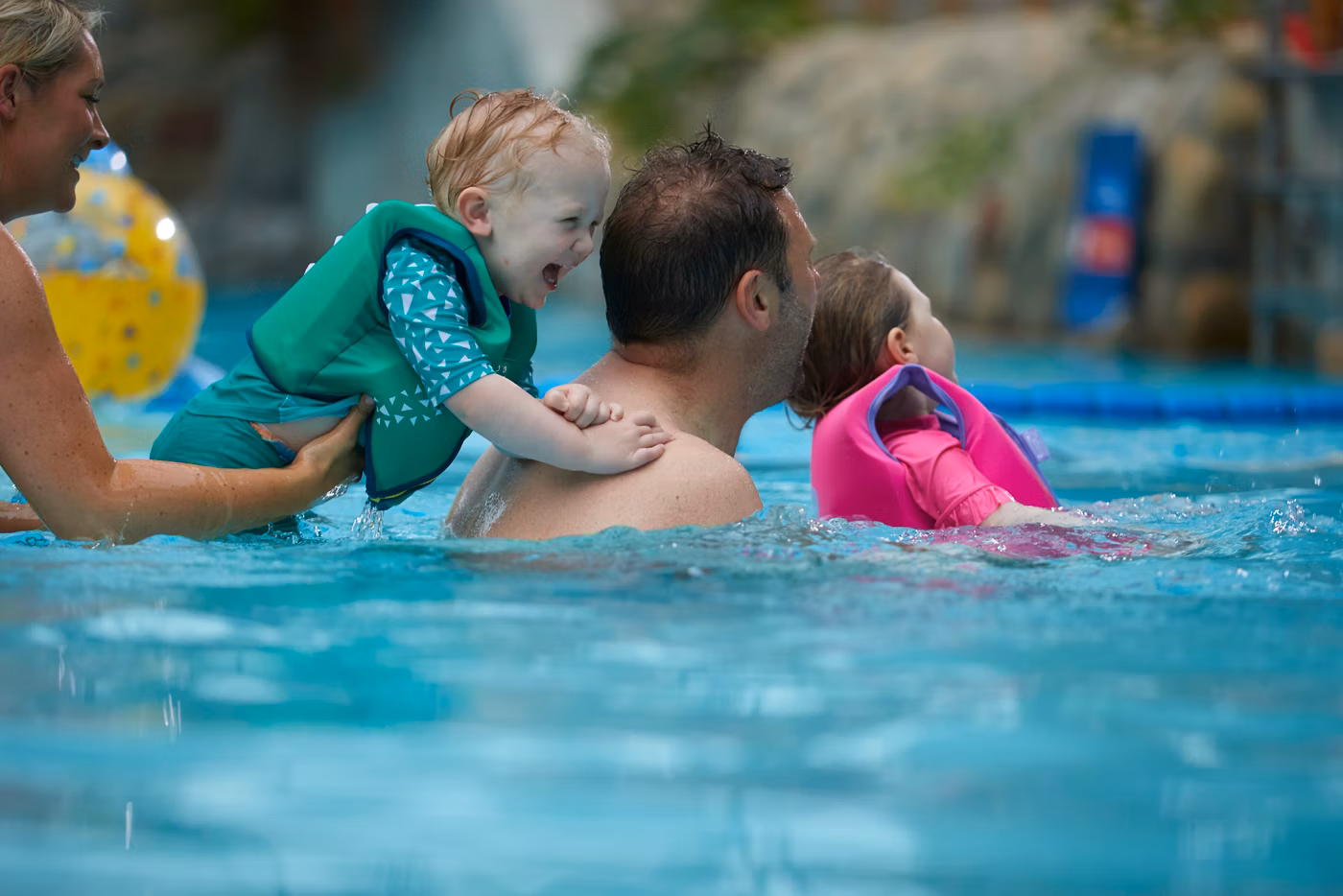 LO brand shoot Family Playing In STSP -centerparcs